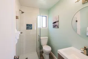 Beachside Inn - Bathroom