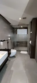 ZIBE Luxe Hyderabad by GRT Hotels - Bathroom
