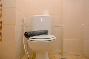 Minimalist Studio Dave Apartment for 2 Pax By Travelio - Bathroom
