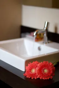 UNAHOTELS Villa dei Platani Foligno - Bathroom