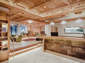 Österreichischer Hof-im Bademantel direkt in die Alpentherme - Reception