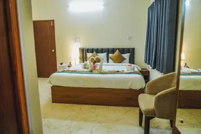 Merry Inn Luxe Suites Near KIAL - Room