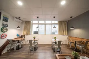 Deer Traveler Hostel - Lobby sitting area