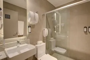 Fast Sleep Suites by Slaviero Hoteis - Hotel dentro do Aeroporto de Guarulhos - Terminal 2 - desembarque oeste - Bathroom