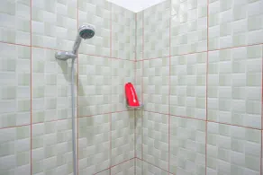 RedDoorz near Taman Makam Pahlawan Tatura - Badezimmer