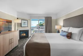 Looking Glass Inn - Room