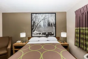 Super 8 by Wyndham Hays KS - Chambre