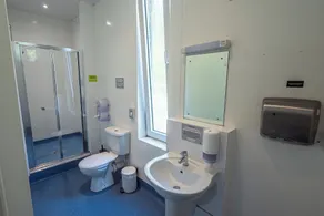 YHA Windermere - Bathroom