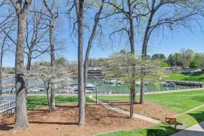 Waterfront Lake Norman Retreat w/ Balcony - Interiör