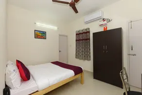 OYO 9260 Olive Castles Inn - Room