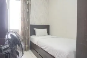 Nice and Elegant 2BR at Marina Ancol Apartment By Travelio - Værelse