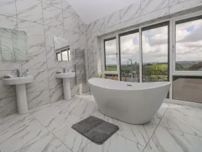 Little Pale - Bathroom