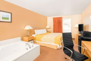 Days Inn by Wyndham Worthington - Rum