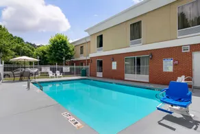 Quality Inn & Suites Decatur - Atlanta East - Piscine