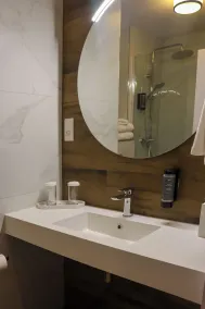 Great National South Court Hotel - Bathroom