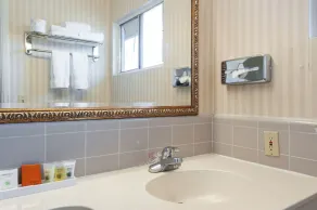 Studio City Court Yard Hotel - Badezimmer