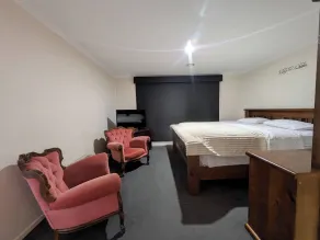 Cosy Spacious Hill Holiday Home - Room