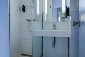 ibis Styles La Rochelle Centre Vieux Port - Baño