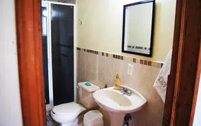 Hotel y Cabañas Quinta Los Cipreses - Casa de banho