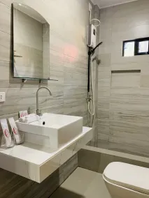MCA Hotel Suites - Bathroom