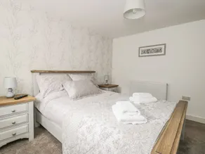 1 The Riverside - Room
