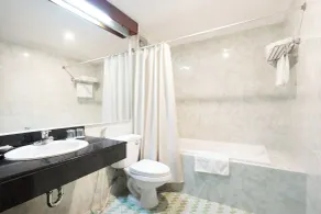 Victory Sai Gon Hotel - Bathroom