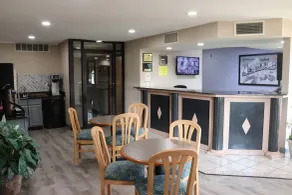 Super 8 by Wyndham Cabot - Lobby