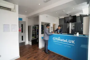 City Hotel Luton - Reception