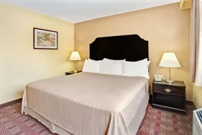 Howard Johnson by Wyndham Pikesville - Room