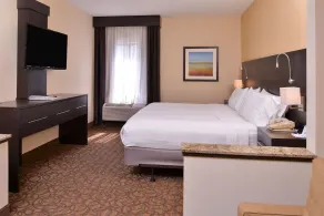 Holiday Inn Express & Suites Topeka West I-70 Wanamaker by IHG - Zimmer