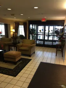 Baymont by Wyndham Paducah - Coin salon dans le hall