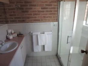 Colonial Motor Inn Bairnsdale Golden Chain Property - Bathroom