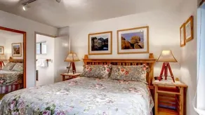 Benvenuti al Cabin Fiske! Questo spazioso, su due livelli casa duplex si trova al sid montagna ... - Camera