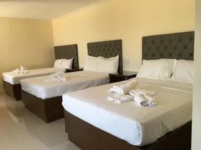 EM Royalle Hotel & Beach Resort - Zimmer