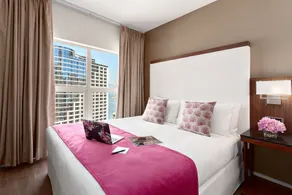 Auberge Vancouver Hotel - Room
