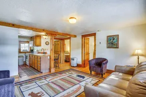 Secluded Stonewall Cabin w/ Mountain View! - Innenbereich
