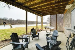 6 Mi to Dtwn Pella: Riverfront Cabin w/ Game Room! - Interior