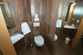 Arpad Bridge Apartments - Salle de bain