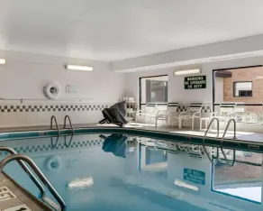 Comfort Inn Jamestown South - Piscine