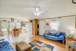 Creekfront Max Meadows Mobile Home With Deck! - Innvendig