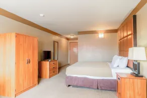 Days Inn & Suites by Wyndham Beeville - Rom
