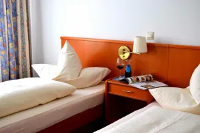 A8 Hotel im Darchinger Hof Bed & Breakfast - Zwischen Holzkirchen und Weyarn - Zwischen München Salzburg und Innsbruck - Kurz vor dem Irschenberg - Room