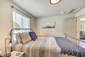 Ideally Located Buckley Apartment w/ Balcony! - Interiør