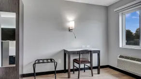 Days Inn & Suites by Wyndham Niagara Falls/Buffalo - Rom