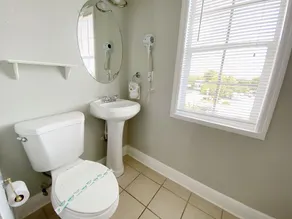 Crystal Bay Historic Hotel - Bathroom