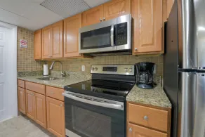 Updated Oceanside Condo - 5 Miles to Cape May! - Interiör