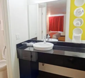 Motel 6-Erie, PA - Bathroom