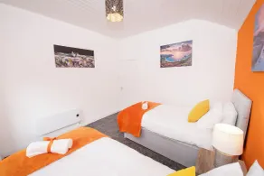 Versatile Cozy & Spacious Comfort Hull Apartments - Zimmer