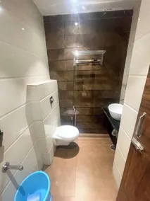 Goroomgo Hilroz Amritsar - Bathroom