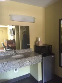Econo Lodge Inn & Suites Virginia Beach - Norfolk - Vistas desde la habitación